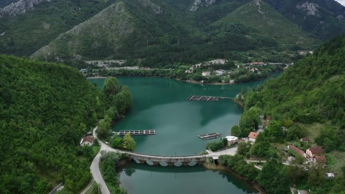 波斯尼亚和黑塞哥维那康吉奇附近的亚布拉尼科湖航拍录像