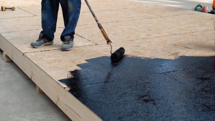私人住宅的地板防水，将液体树脂涂在地板上，混凝土找平和防水，维修和施工工作