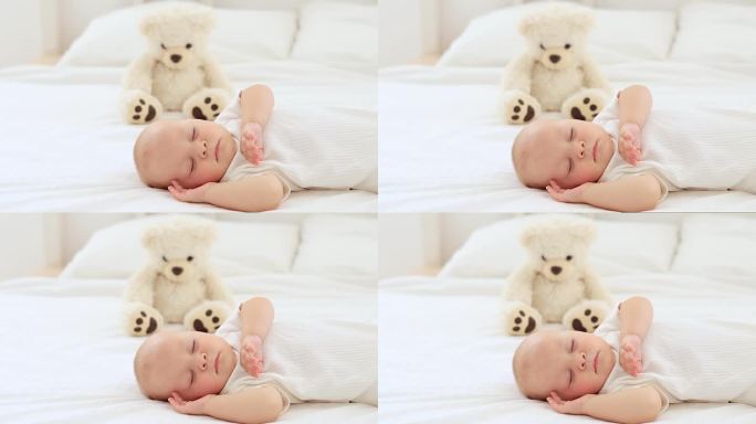 可爱的小新生儿和泰迪熊一起睡觉，甜蜜健康的婴儿睡在白色的婴儿床上，一个文字的地方