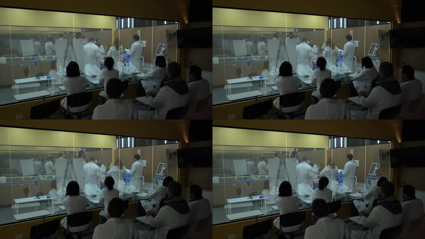 医学生在教室外透过玻璃窗做实践课的笔记