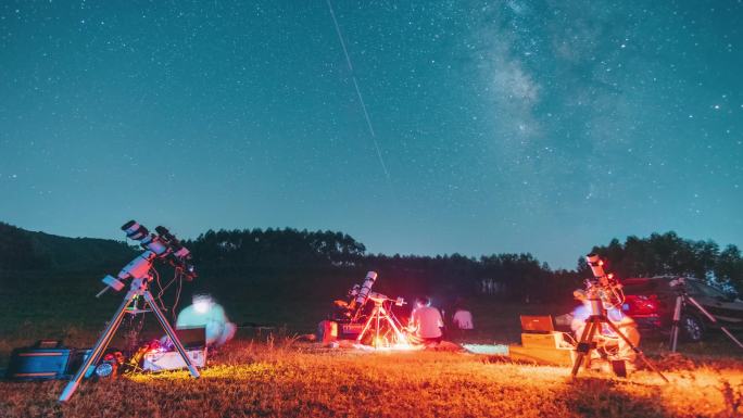 使用天文望远镜观测和拍摄星空延时摄影