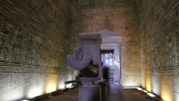 埃及埃德福神庙内的纪念碑。