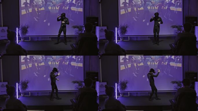 日本男子在科技会议舞台上与虚拟现实互动。