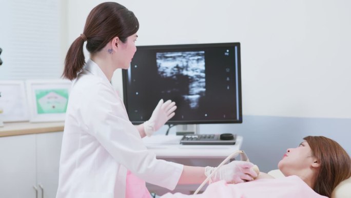 女性乳房超声检查特写镜头乳腺检测医学影像