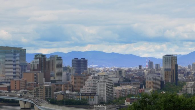 从山顶看福冈县博多的城市景观