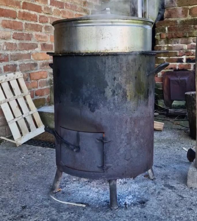 用蒸汽和火操作的沸锅