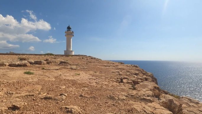 西班牙巴利阿里群岛福门特拉岛的巴巴利亚角灯塔