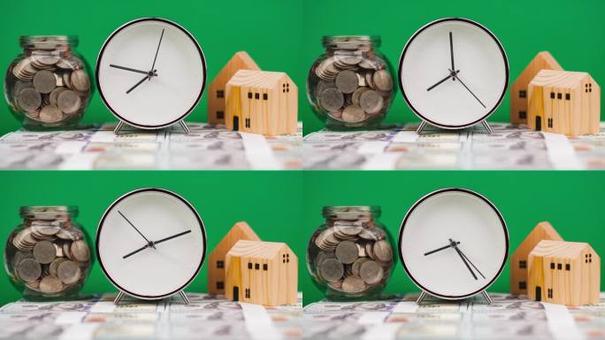钟，钱和房子。工作时间，时间流逝时间。模型木屋。硬币放在玻璃罐里。