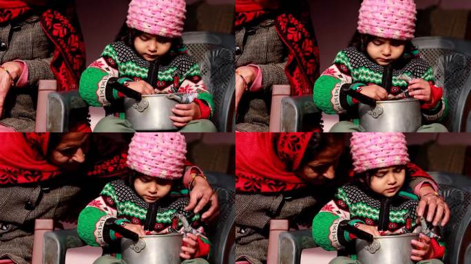 小女孩在家里玩绿豌豆