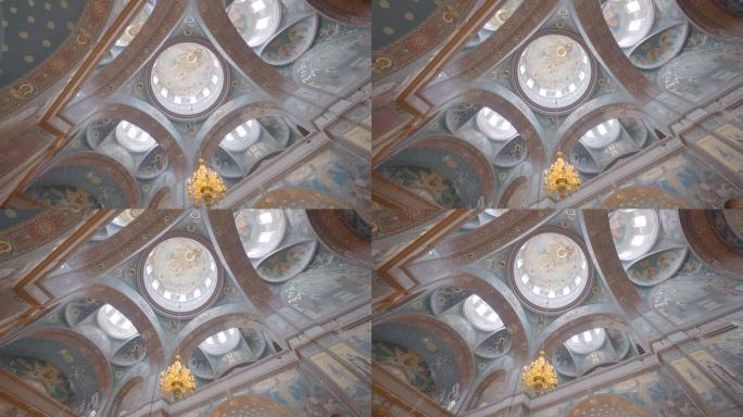 教堂美丽的圆顶穹顶。行动。教堂圆顶天花板的美丽画作。阿布哈兹著名的历史修道院，有美丽的画作