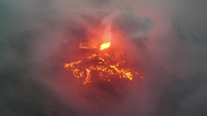无人机拍摄的little - hurutur火山喷发画面。冰岛、Fagradalsfjall。鸟瞰火
