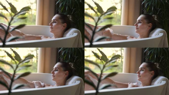 放松的女人享受健康水疗浴。身体护理，美容护理