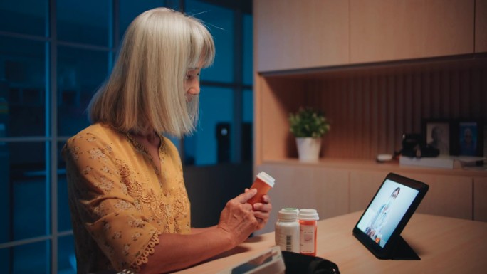 在线健康医生远程医疗应用程序患者视频通话的数字平板电脑