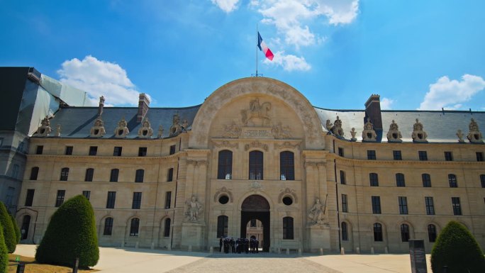 法国巴黎荣军院荣誉法庭的官员。