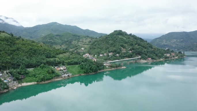 波斯尼亚和黑塞哥维那康吉奇附近的亚布拉尼科湖航拍录像