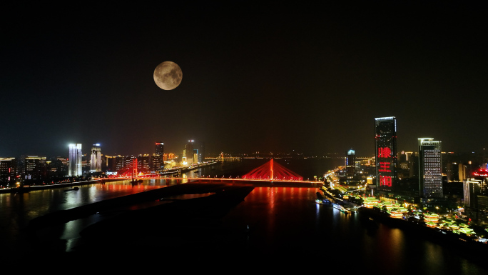 南昌城市月亮延时绿地双子楼夜景中秋节圆月