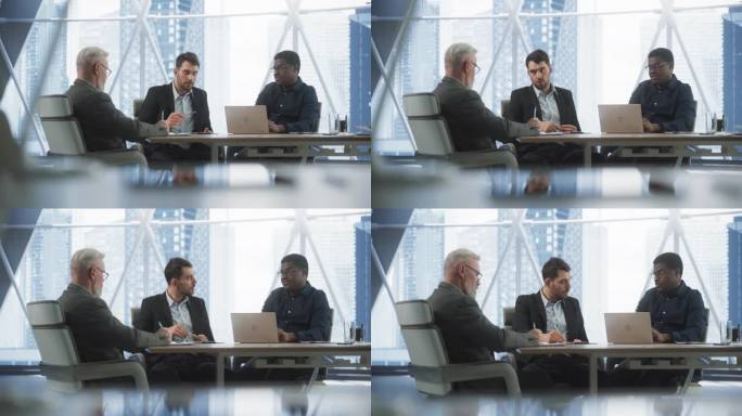 公司办公室会议室会议:三位不同的男性商业伙伴交谈，讨论投资机会，使用笔记本电脑。黑人和白人企业家经营