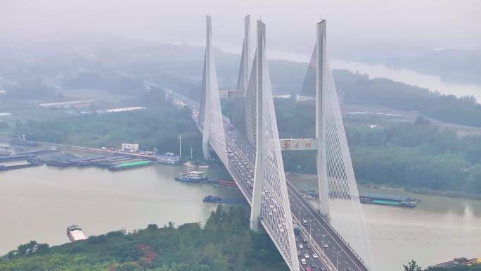 中秋国庆双节高速公路出行高峰来临