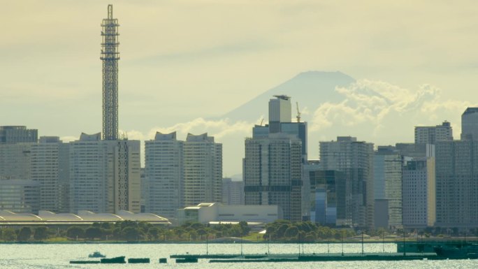 晴朗的日子里，横滨的景色