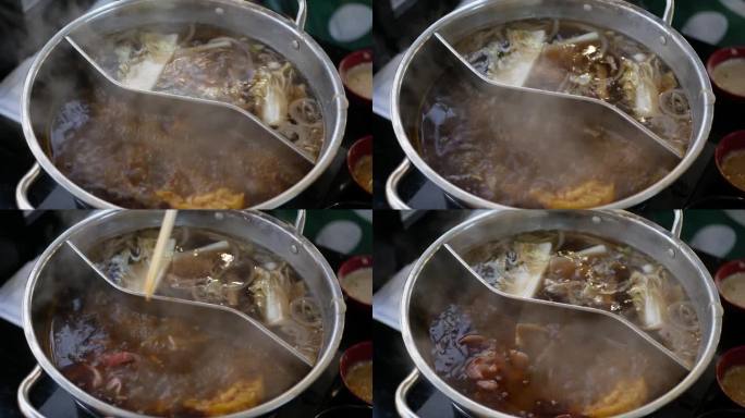 中式麻辣火锅菜肴一边煮肉丸、鱼丸，一边在热中肆意熬制中式汤料