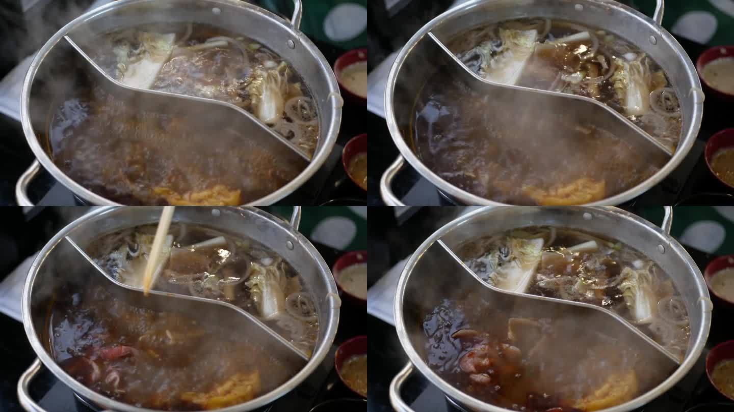 中式麻辣火锅菜肴一边煮肉丸、鱼丸，一边在热中肆意熬制中式汤料