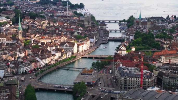 历史悠久的小镇上各种桥梁的航拍画面。黄金时间的旅游目的地。瑞士苏黎世