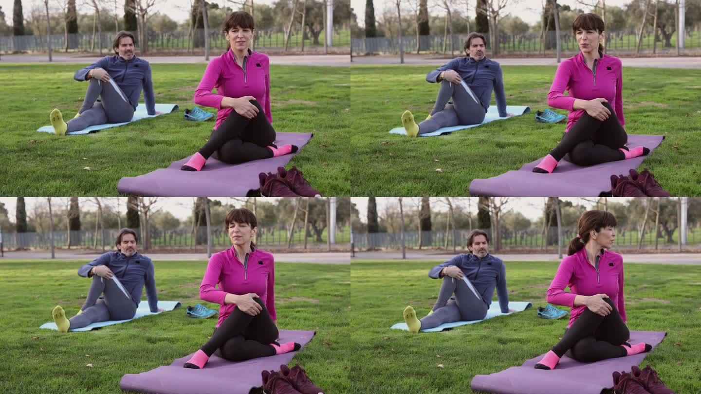 成熟的夫妇在公园里做瑜伽，体育锻炼，伸展运动，世代相传