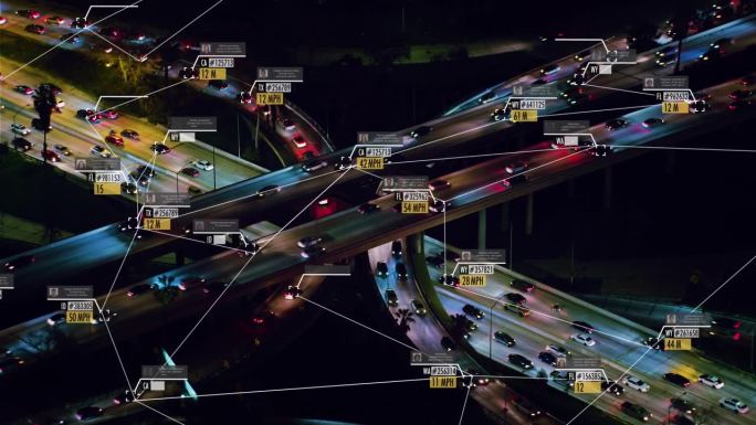 监视系统。主干道上交通的鸟瞰图。连接网络。身份识别，ID号码和速度控制系统。未来的交通工具。人工智能