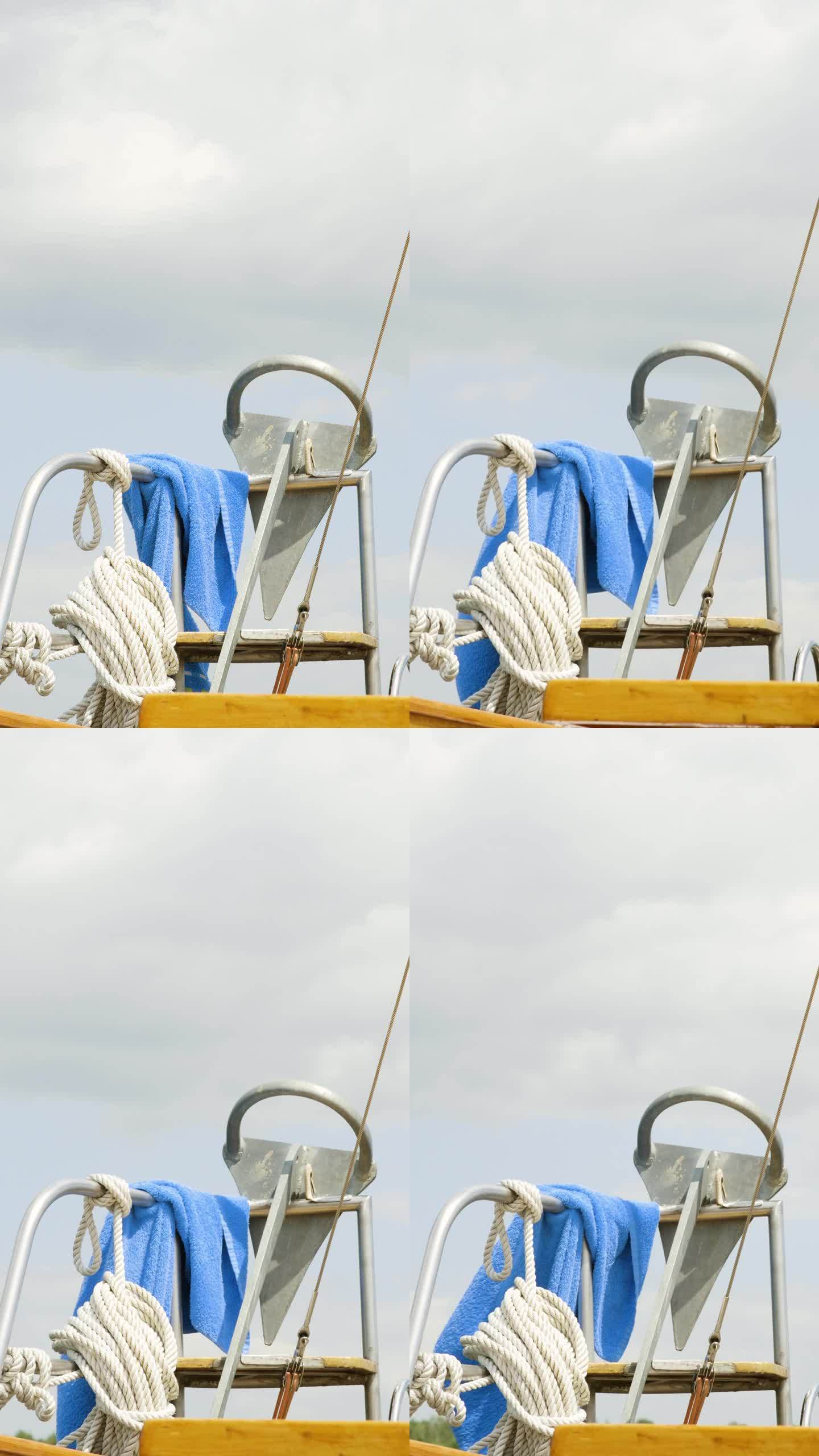帆船细节，带锚的栏杆，锚绳和毛巾