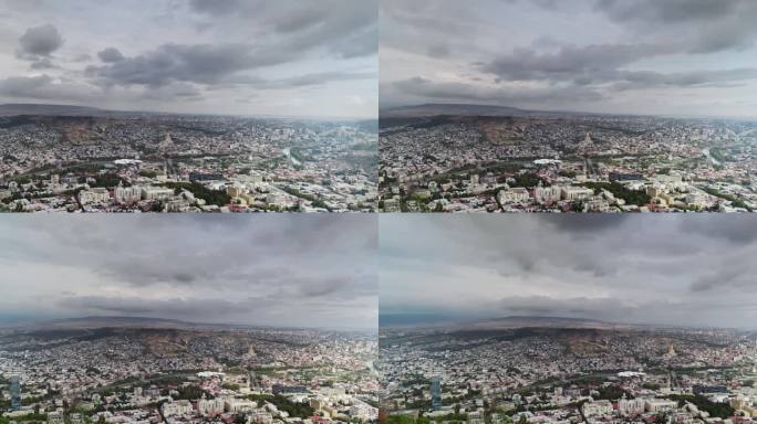 从高山上拍摄的城市风景，灰色多云的天空在超延时中移动