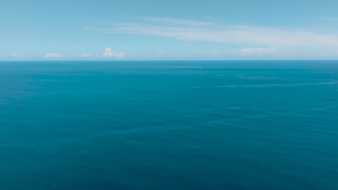 棉兰老岛深蓝色的大海。菲律宾。