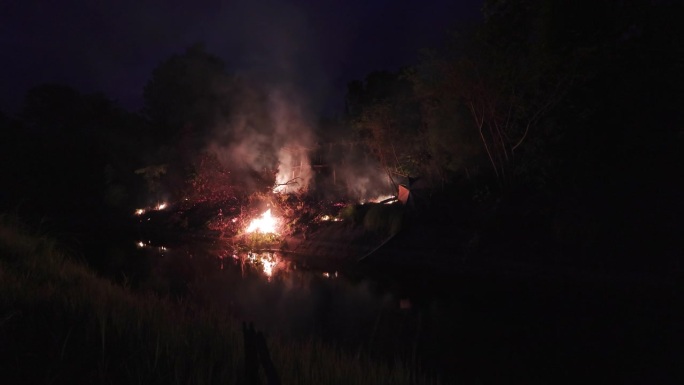 山火在夜间蔓延山火在夜间蔓延火灾