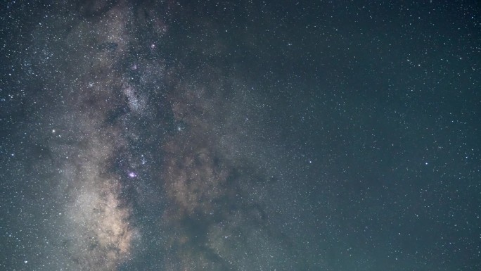 银河系在夜空中移动的时间流逝