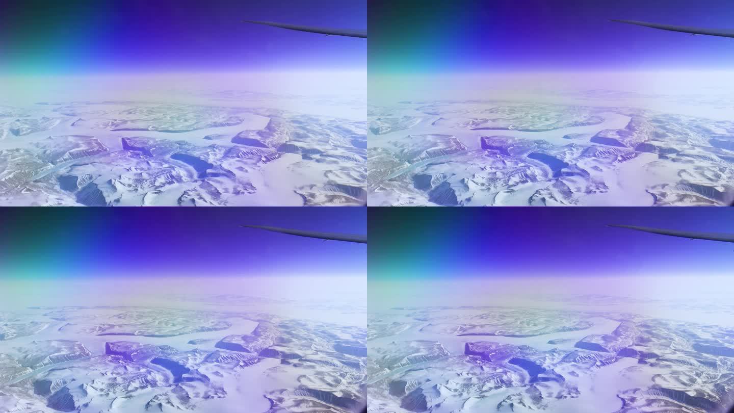 从飞机上看北极的雪山和冰川