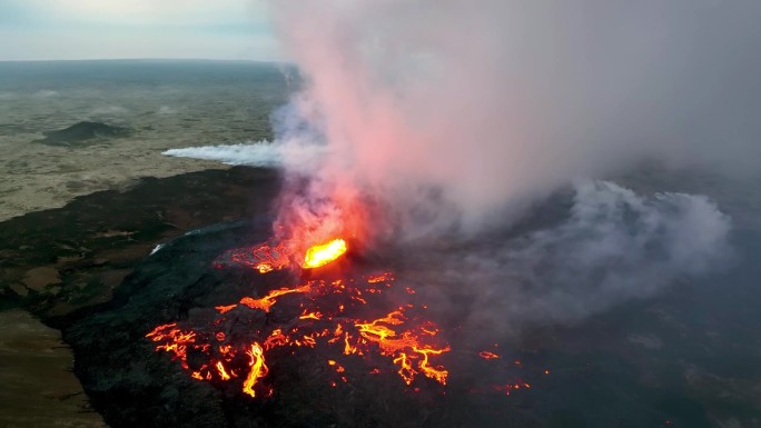 无人机拍摄的little - hurutur火山喷发画面。冰岛、Fagradalsfjall。鸟瞰火