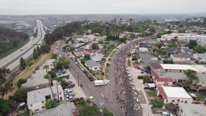 摇滚慢跑和跑马拉松在圣地亚哥，加州从鸟瞰图