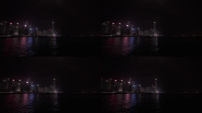 夜空下的香港摩天大楼全景图
