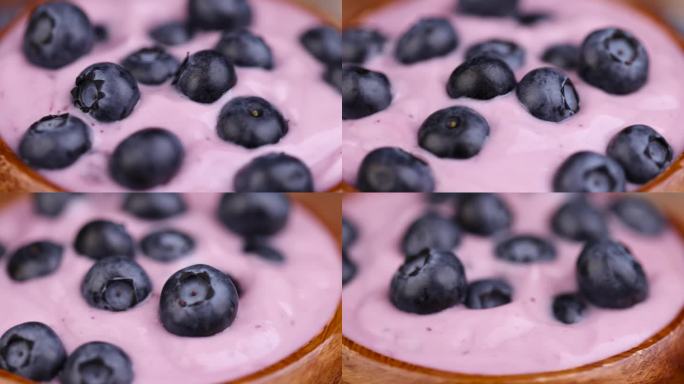 加入成熟蓝莓的蓝莓酸奶