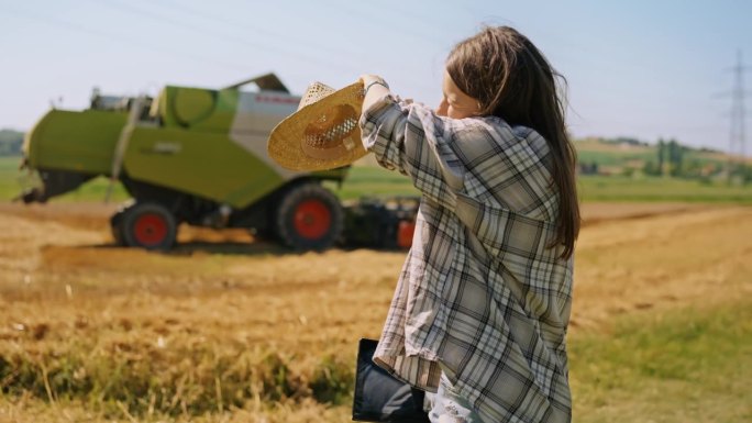 SLO MO农业韧性:年轻女农民用数字专业知识克服夏季炎热