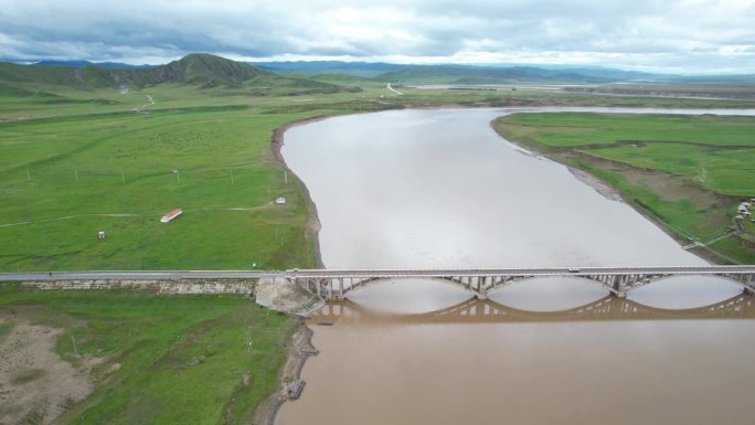 甘南州玛曲县黄河第一弯道大桥航拍图