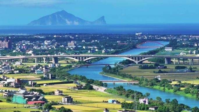 台湾东山河和桂山岛鸟瞰图。