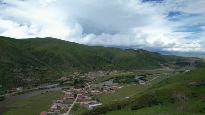 航拍的阿坝农村景象，中国四川省