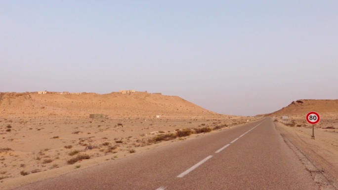 公路和沙漠