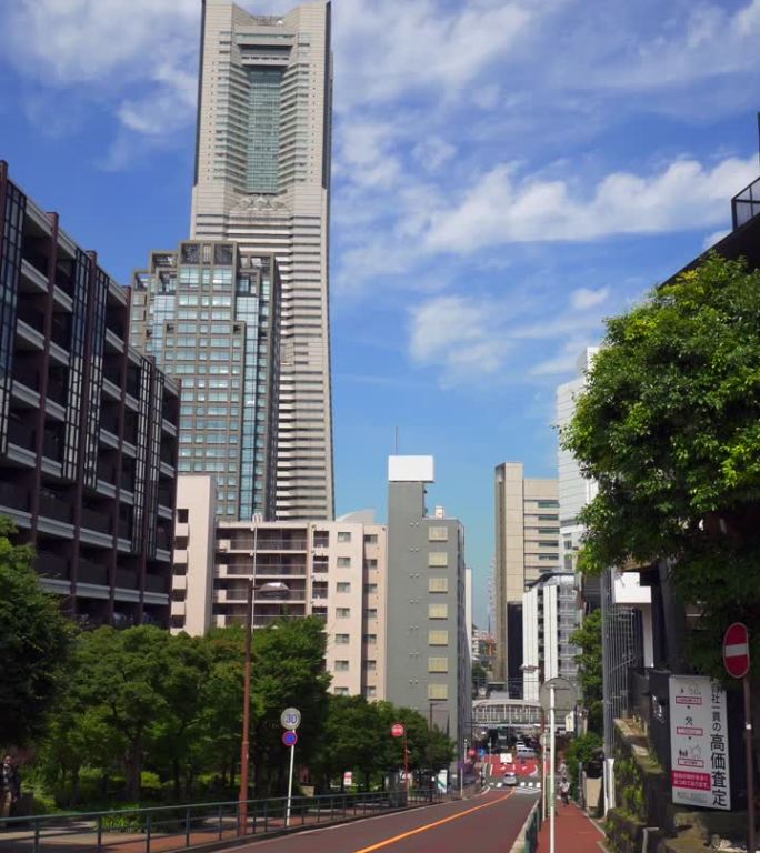 山坡上的小路可以看到横滨地标塔