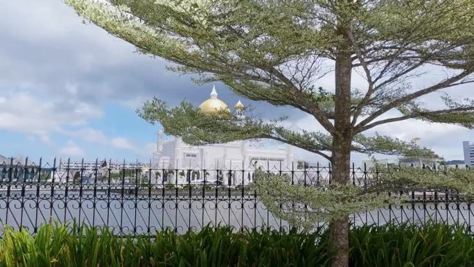 清真寺苏丹奥马尔阿里赛夫丁清真寺和皇家驳船在BSB