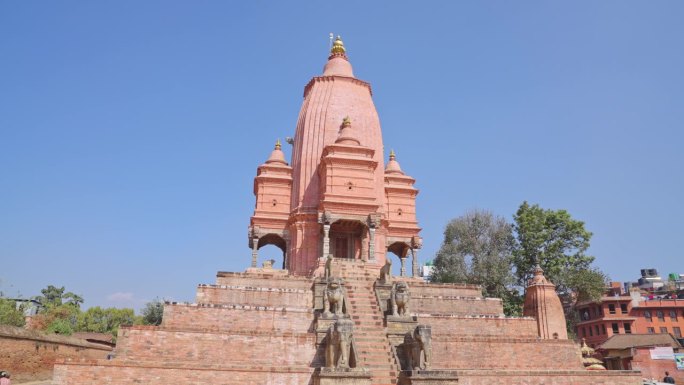 尼泊尔加德满都巴克塔普尔杜巴广场上最大的寺庙Shilu Mahadev寺庙的视差跟踪