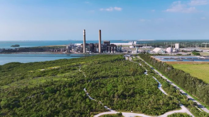 利用化石燃料生产电能。大本德电站位于佛罗里达州坦帕市附近的阿波罗海滩。主要燃煤电厂发电