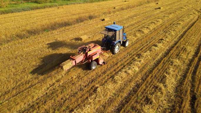 农田秸秆草料机械打包