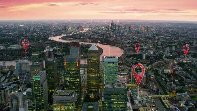 伦敦的本地化图标。一个智慧和未来城市的鸟瞰图。金融区的摩天大楼。完美地说明技术概念:数据通信，人工智