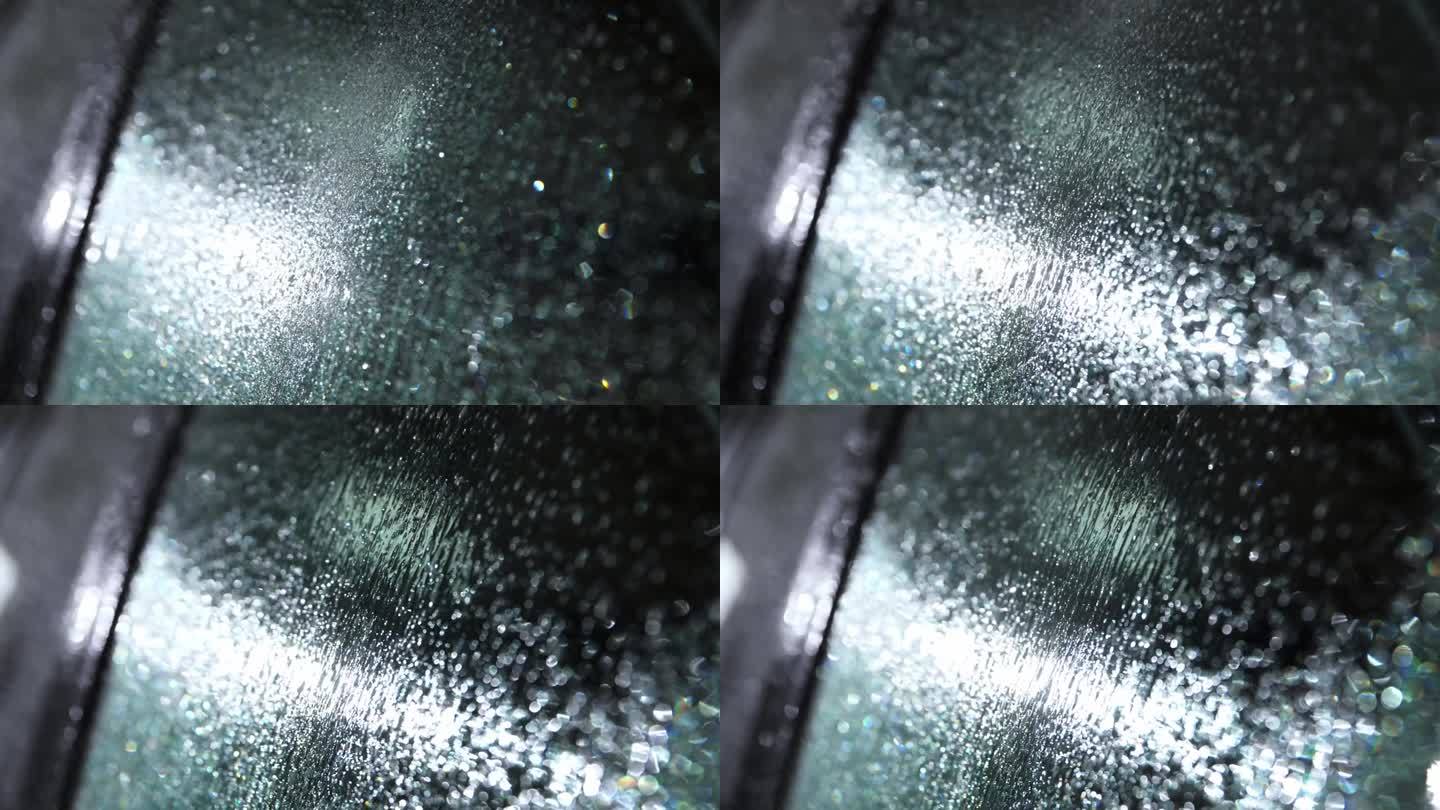 水顺着车窗流下来。洗车时使用高压清洗机。